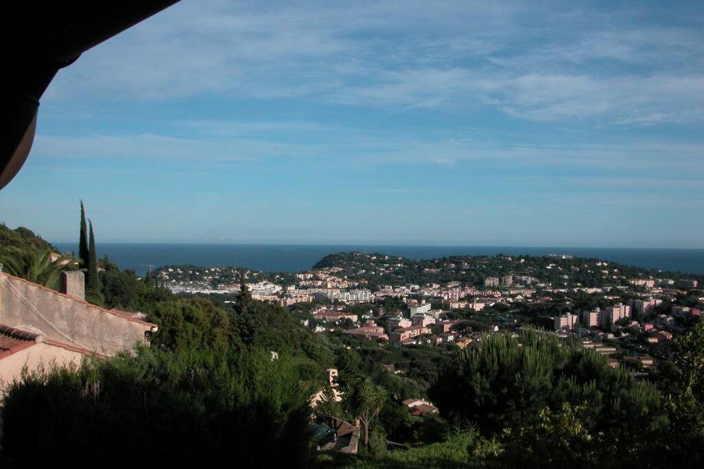 Appartement Rez De Jardin Dans Villa Vue Mer Cavalaire-sur-Mer Eksteriør billede